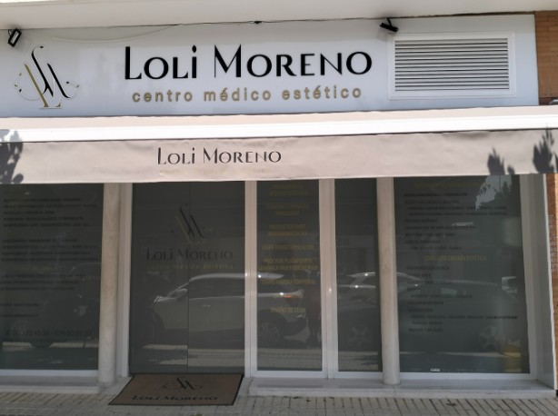 Fachada del centro Loli Moreno en Bormujos